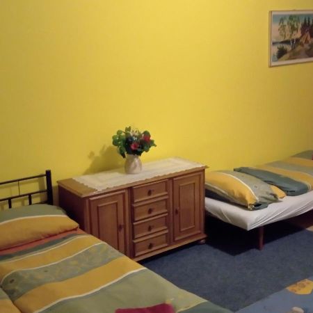 Apartman Police Nad Metuji Appartamento Esterno foto