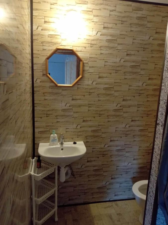 Apartman Police Nad Metuji Appartamento Esterno foto