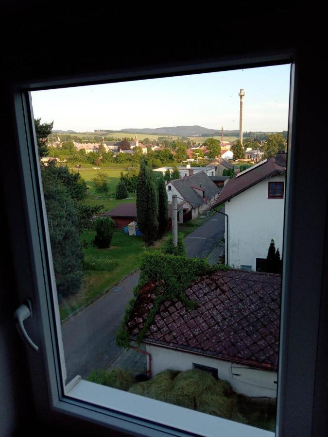 Apartman Police Nad Metuji Appartamento Esterno foto